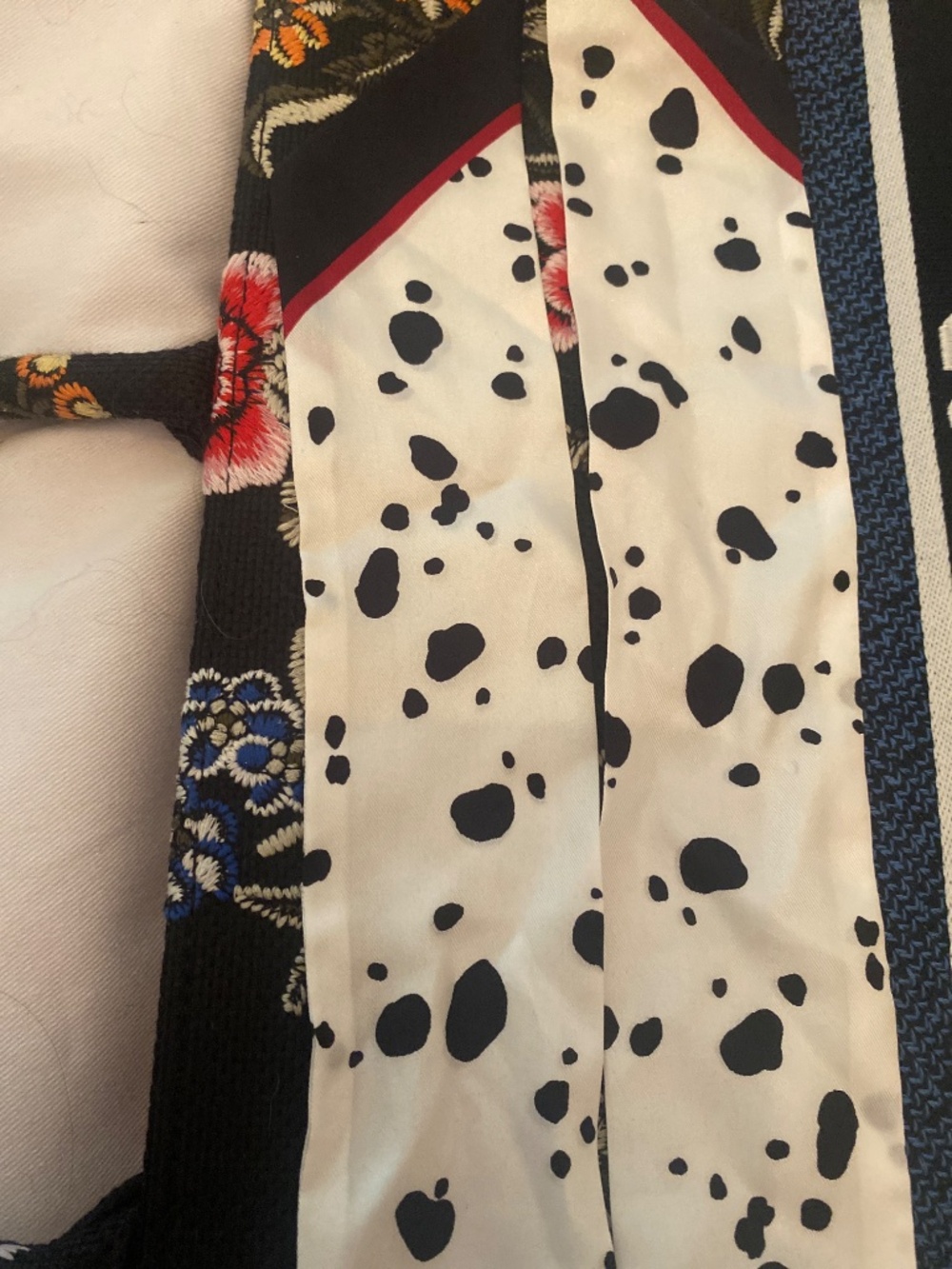 Rare Kate Spade 101dalmations Disney silk scarf - Picture 3 of 3